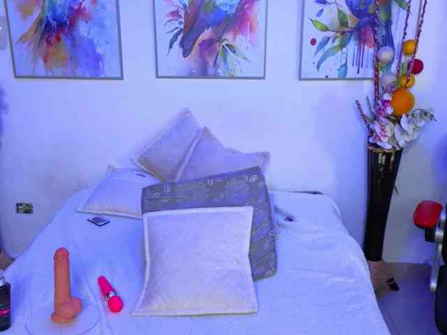 GoddessMia webcam