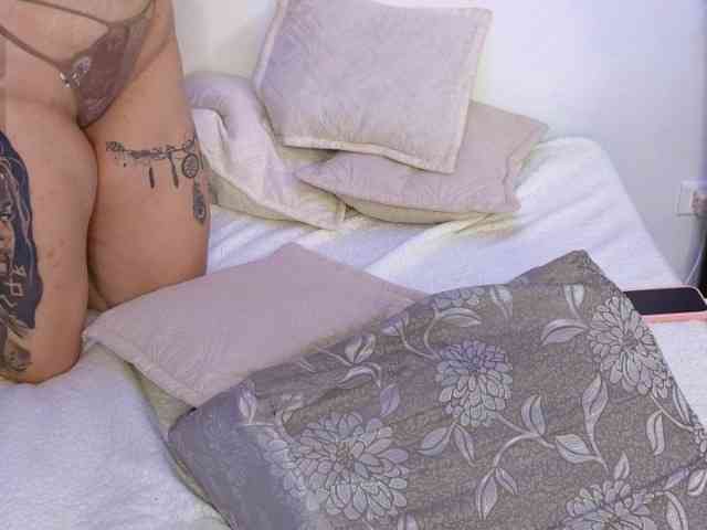 GoddessMia webcam