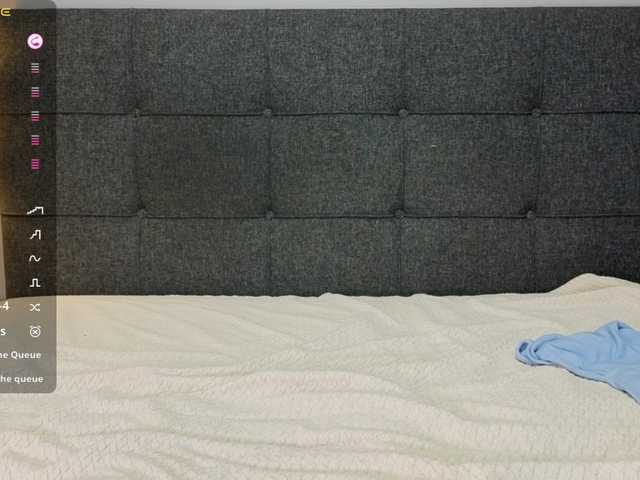 littlewetgirl's BongaCams show and profile