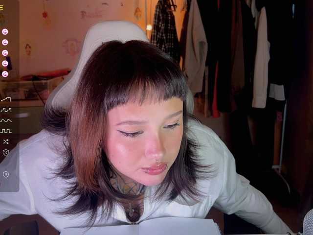  littlewetgirl chat room