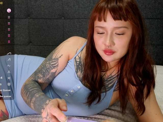 littlewetgirl live sex show