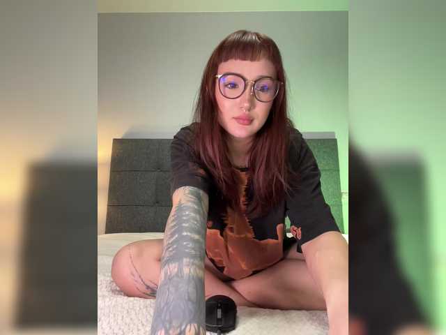 littlewetgirl's BongaCams show and profile