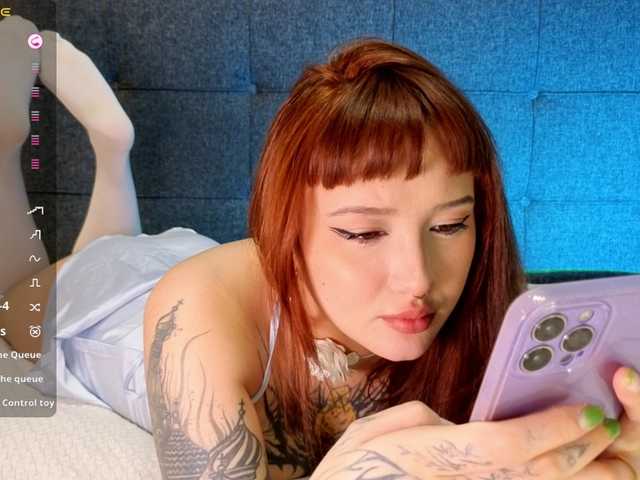 littlewetgirl's BongaCams show and profile