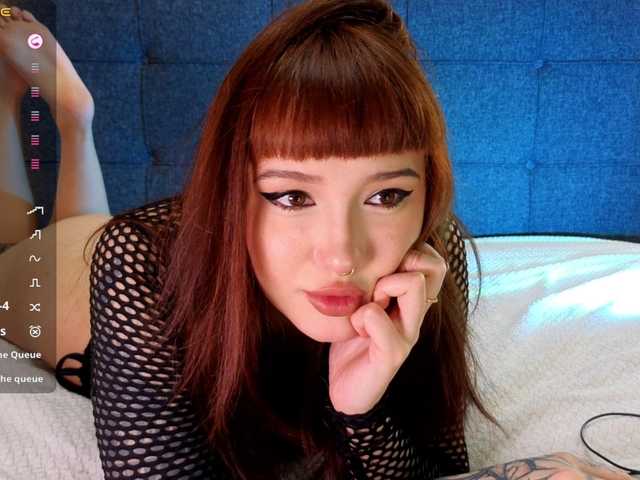 littlewetgirl's BongaCams show and profile