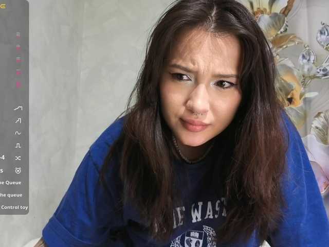 littlewetgirl's BongaCams show and profile