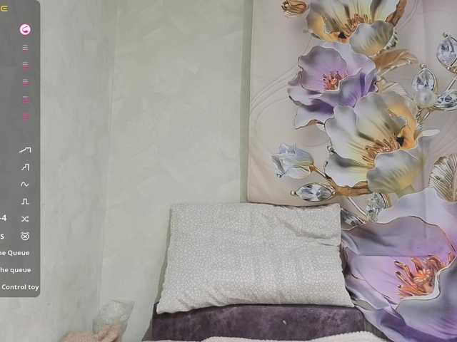 littlewetgirl's BongaCams show and profile