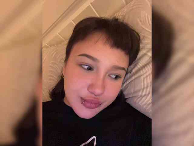 littlewetgirl webcam