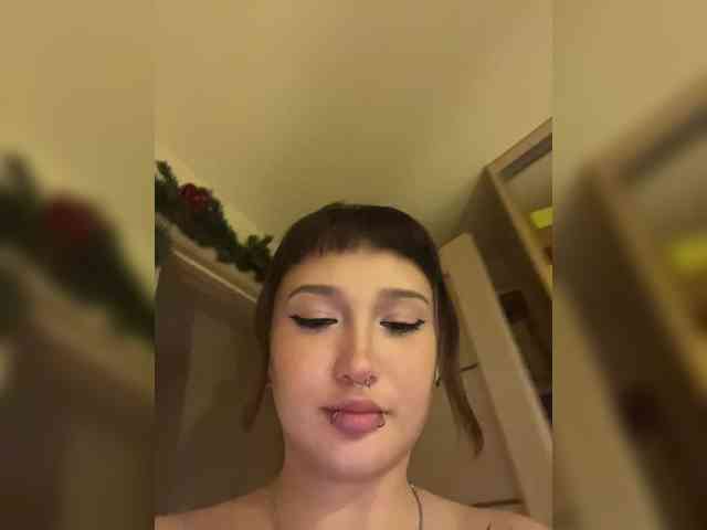 littlewetgirl webcam