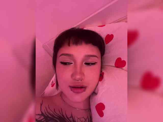littlewetgirl webcam