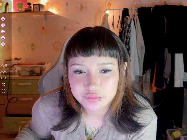 littlewetgirl webcam