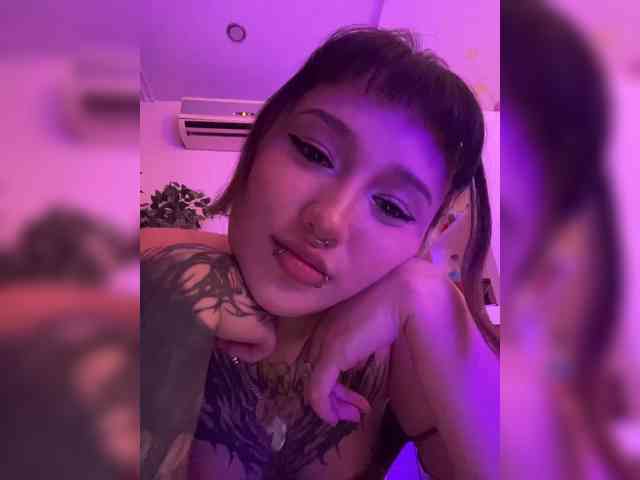 littlewetgirl webcam