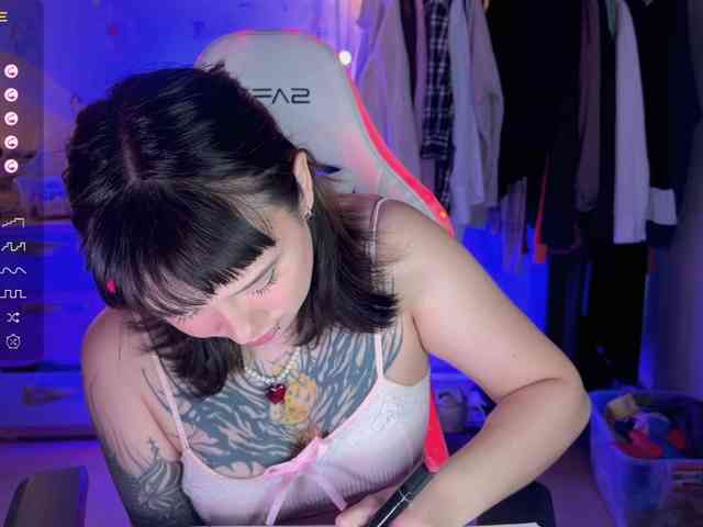 littlewetgirl webcam