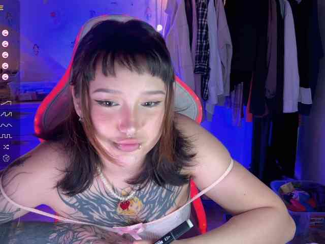littlewetgirl webcam