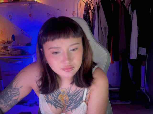littlewetgirl webcam