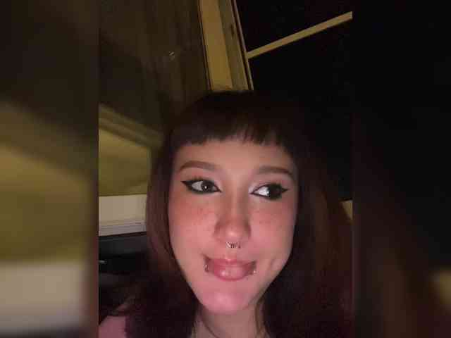 littlewetgirl webcam