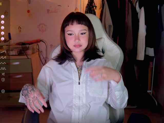 littlewetgirl webcam