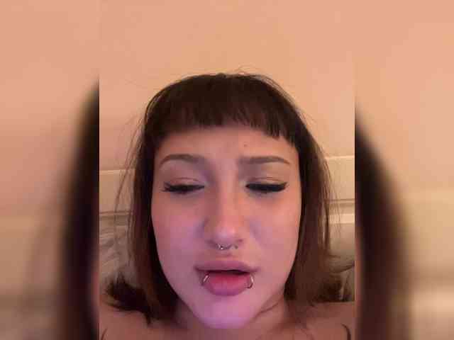 littlewetgirl webcam