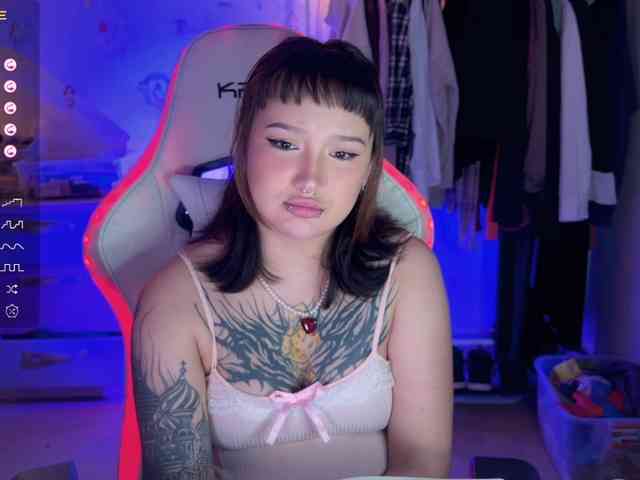 littlewetgirl webcam