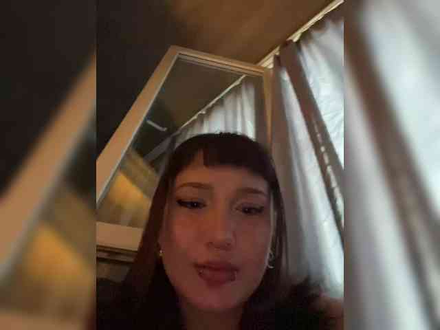 littlewetgirl webcam