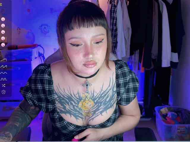 littlewetgirl webcam