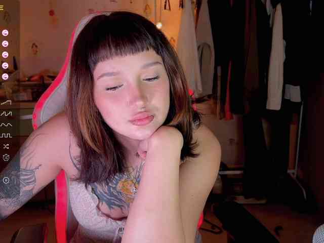 littlewetgirl webcam