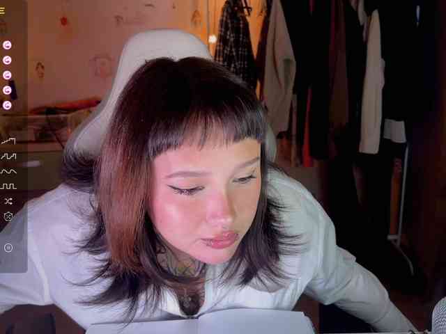 littlewetgirl webcam
