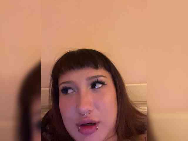 littlewetgirl webcam