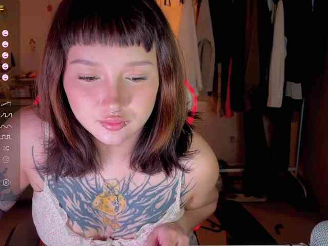littlewetgirl webcam