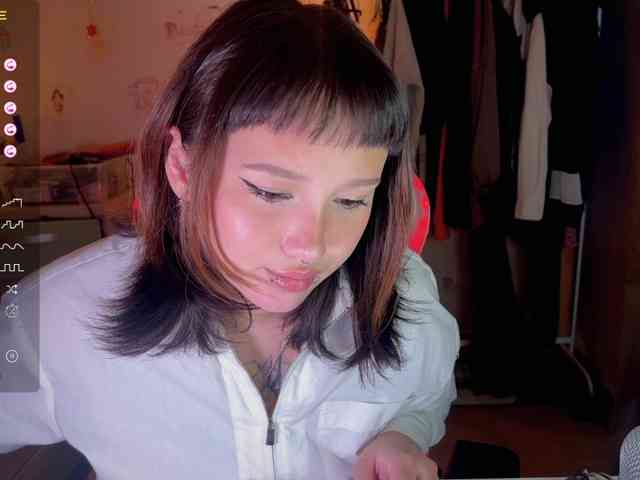 littlewetgirl webcam