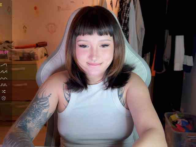 littlewetgirl webcam