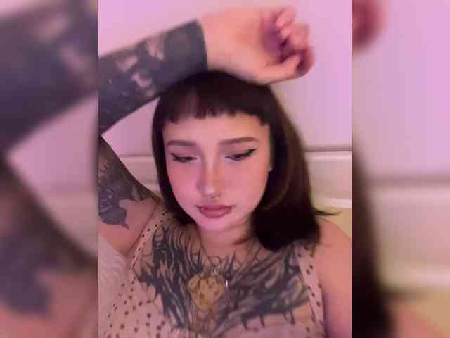 littlewetgirl webcam