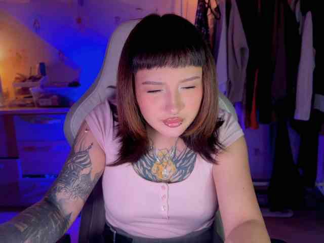 littlewetgirl webcam