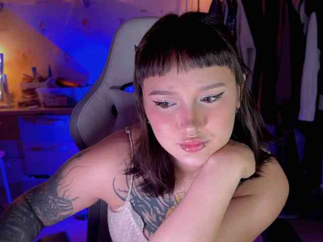 adult random cam Littlewetgirl
