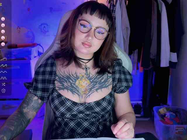 littlewetgirl webcam