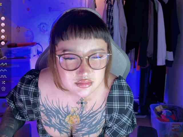 littlewetgirl webcam