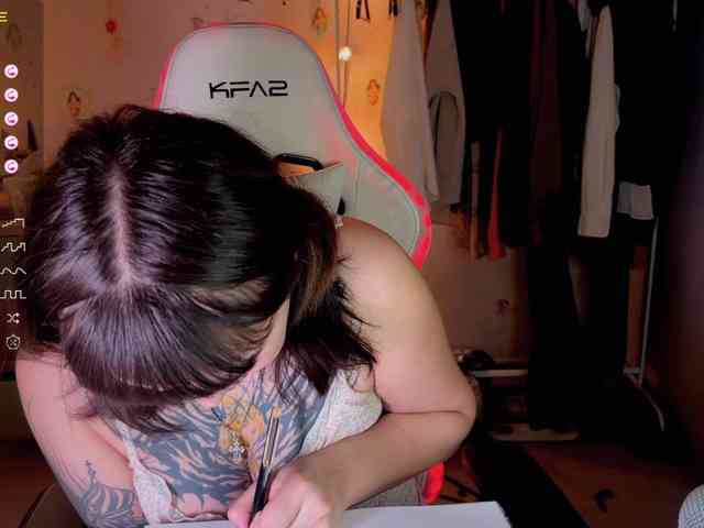 littlewetgirl webcam