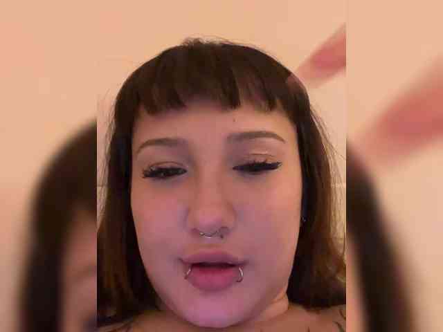 littlewetgirl webcam