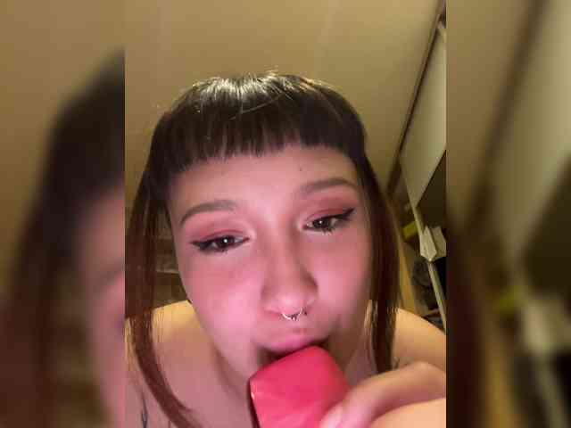 littlewetgirl webcam