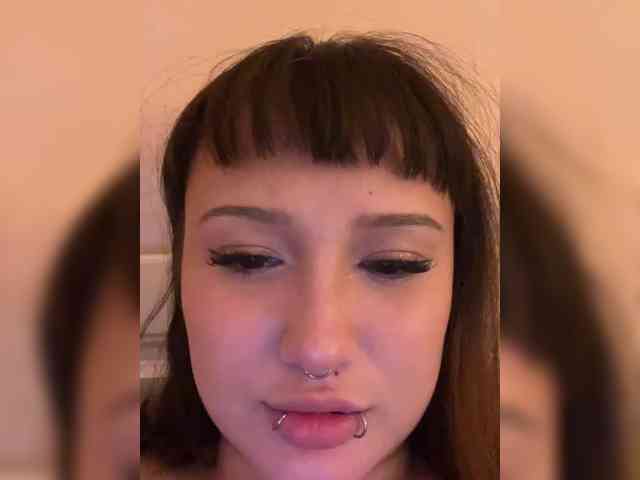 littlewetgirl webcam