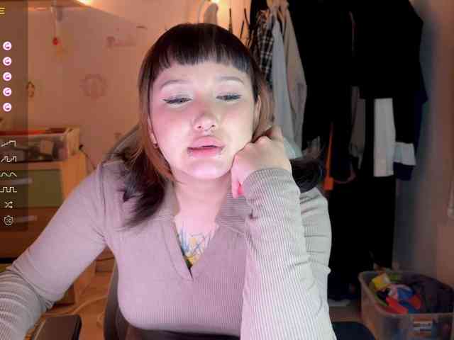 littlewetgirl webcam