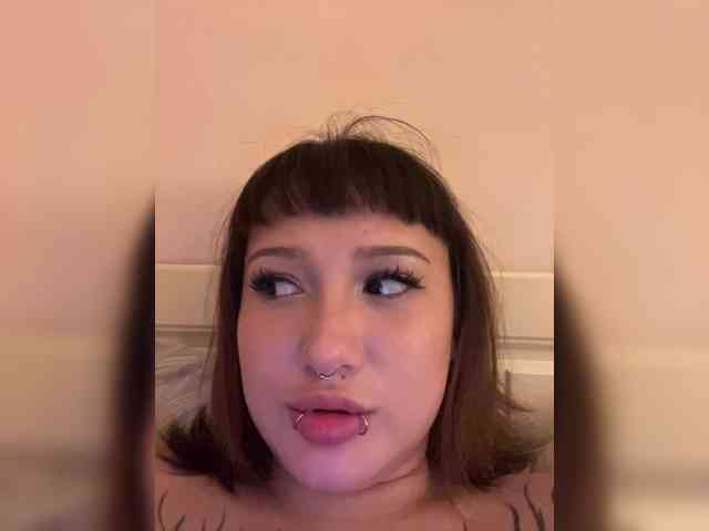 littlewetgirl webcam