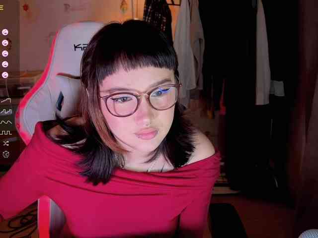 littlewetgirl webcam