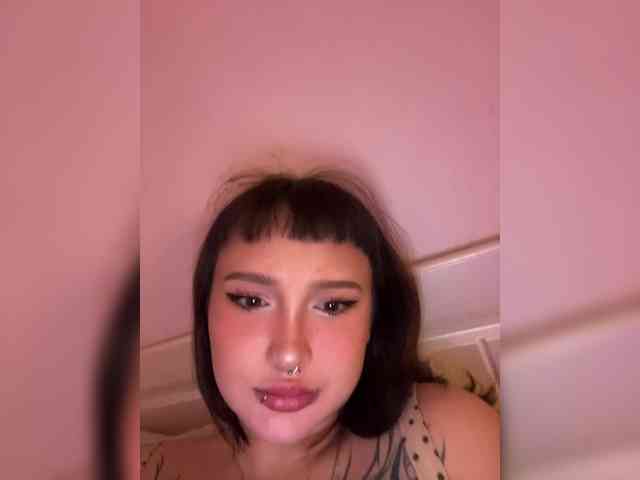 littlewetgirl webcam