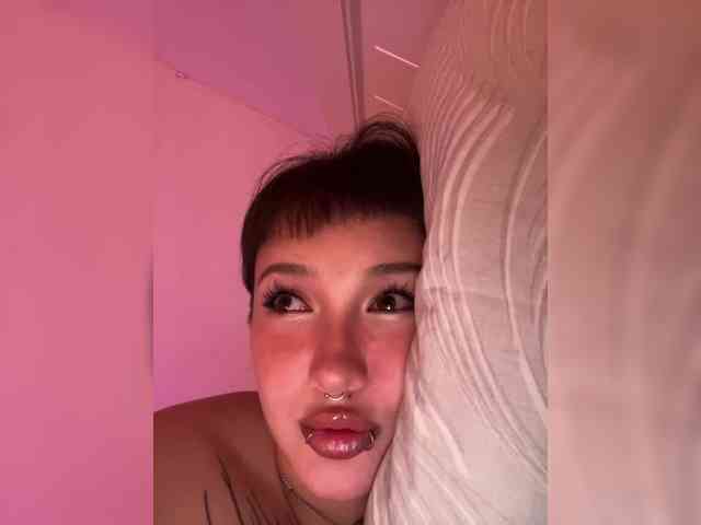 littlewetgirl webcam