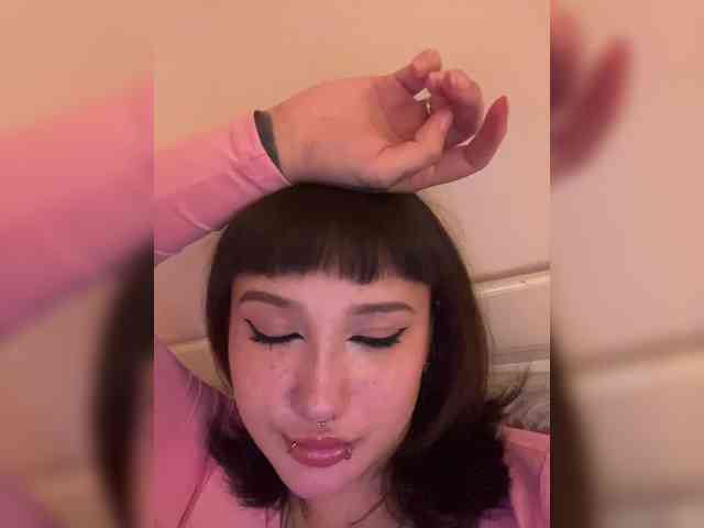 littlewetgirl webcam