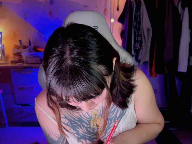 littlewetgirl webcam