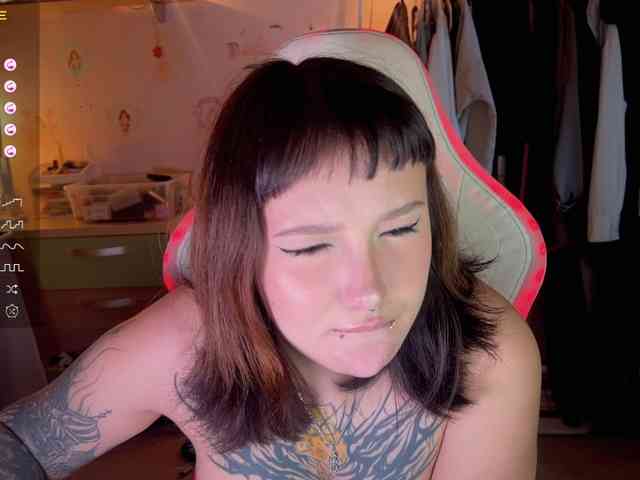 littlewetgirl webcam