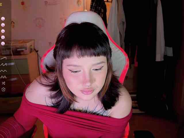 littlewetgirl webcam