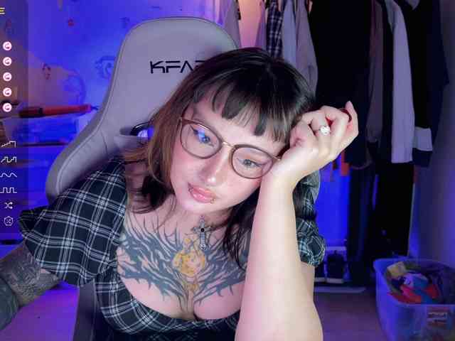 littlewetgirl webcam