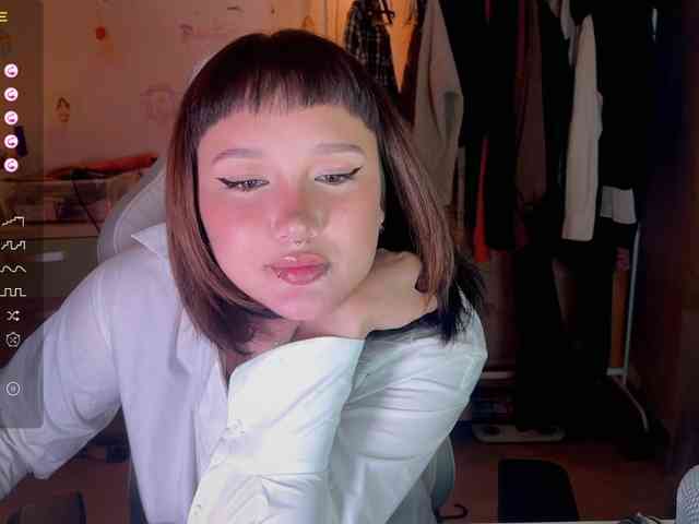 littlewetgirl webcam